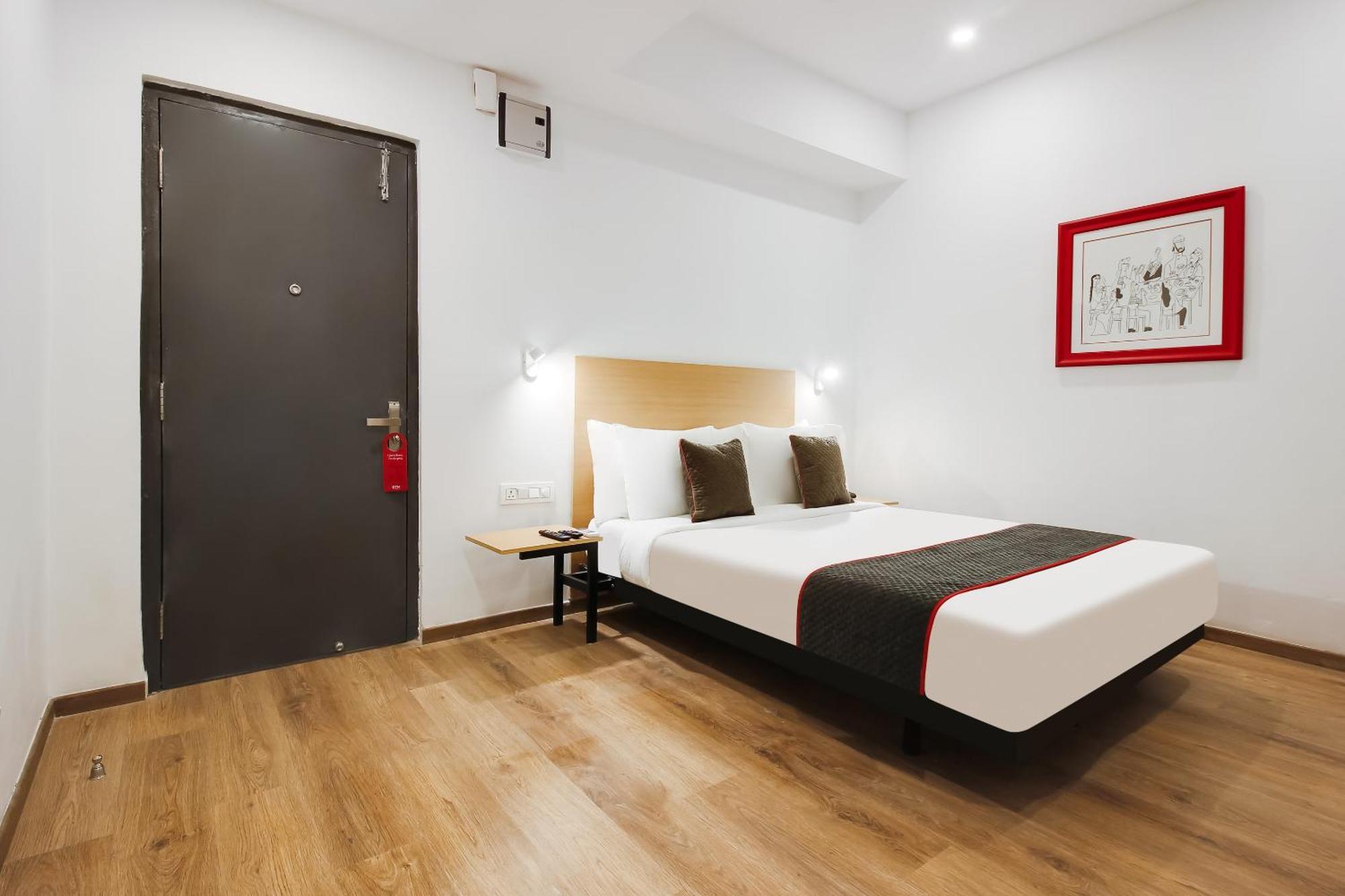 Super Townhouse The Cinco Hotel Near Esi Hospital Hyderabad Exterior foto