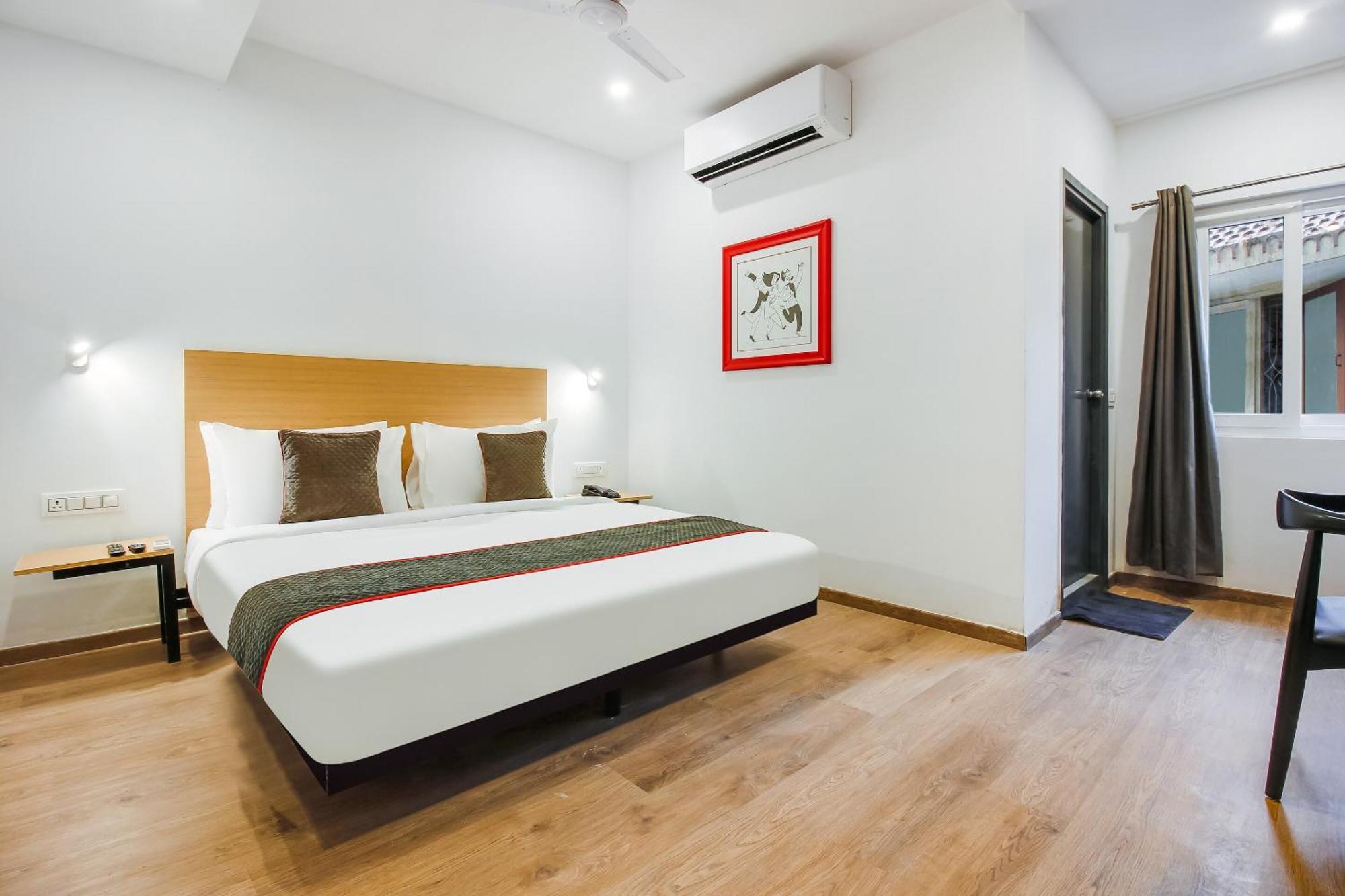 Super Townhouse The Cinco Hotel Near Esi Hospital Hyderabad Exterior foto